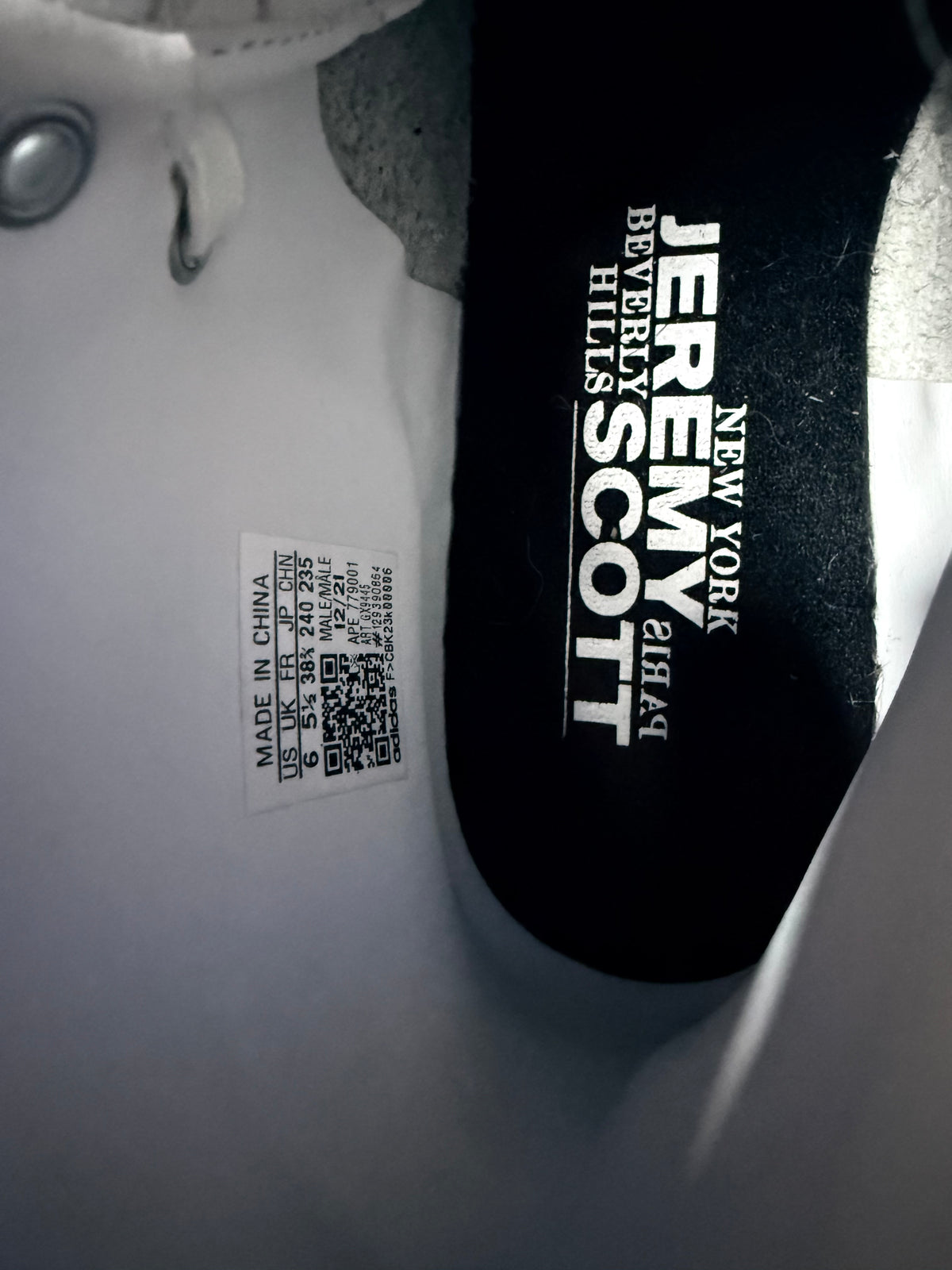Sz(6) Adidas x Jeremy Scott Cloud white 4.0