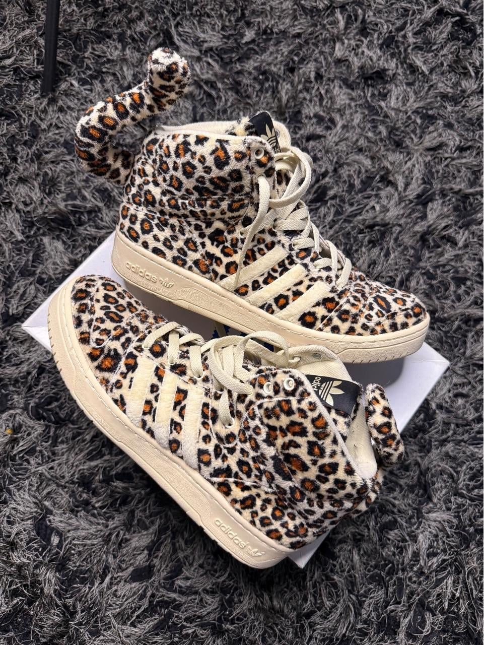 Sz(11) Adidas x Jeremy Scott leopard (Copy)