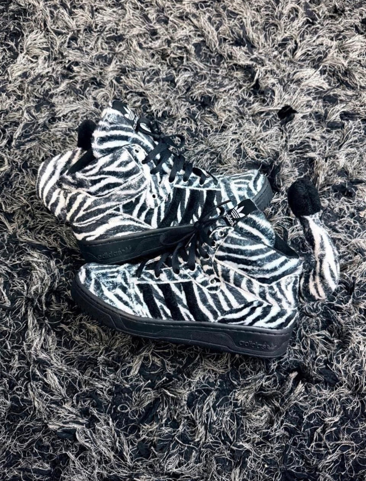 Sz(8) Adidas x Jeremy Scott Zebra “DS”