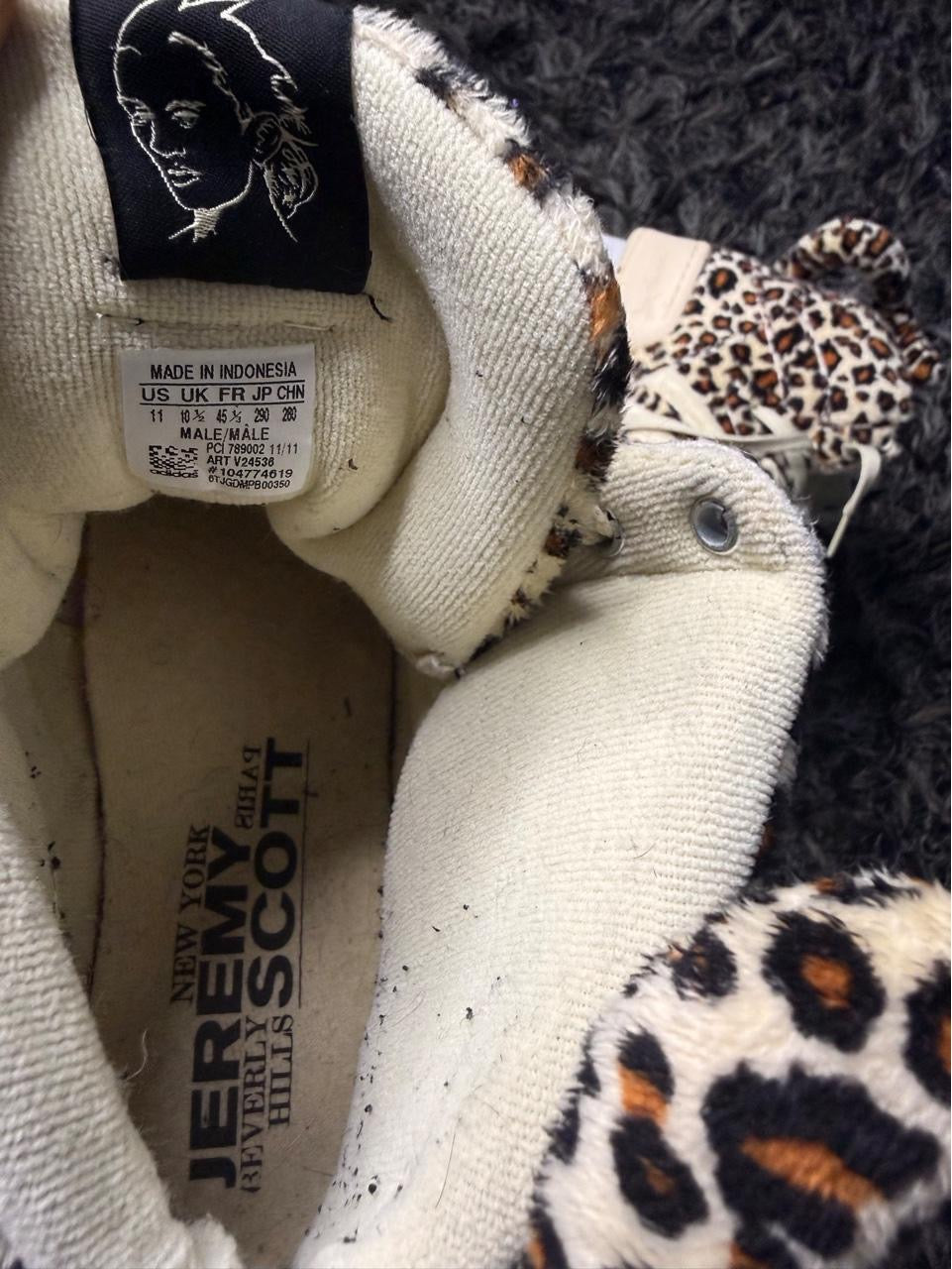 Sz(11) Adidas x Jeremy Scott leopard (Copy)