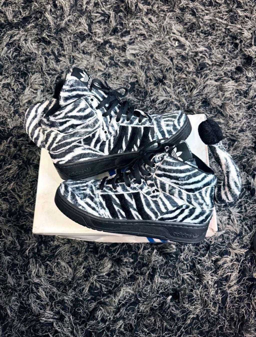 Sz(8) Adidas x Jeremy Scott Zebra “DS”